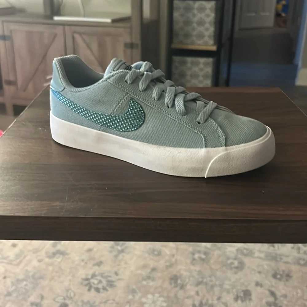 Women's Nike Sneakers - Picture 5 of 10